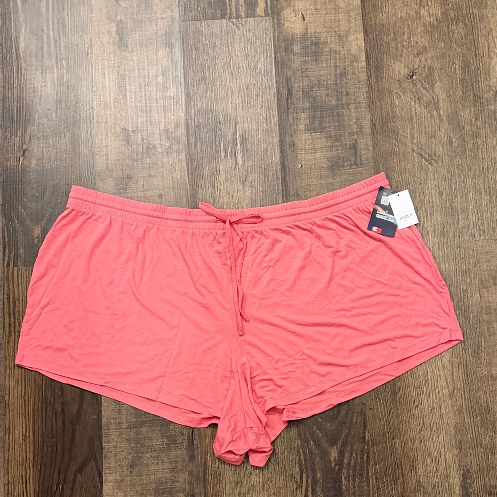Auden Women’s Shorts in Coral. Size 4x
